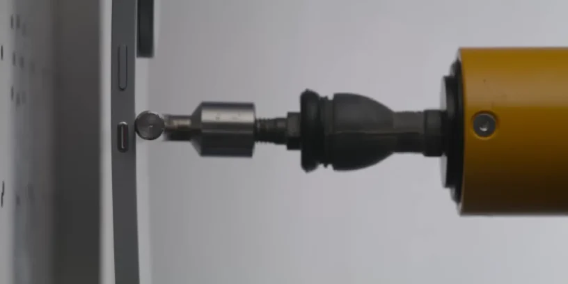 Tortura en el laboratorio: el control de calidad extremo de Nothing con sus móviles